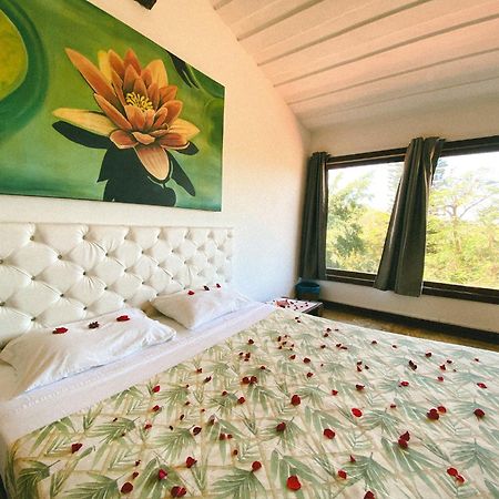 The Eco Palace Hostel Армасан-душ-Бузіус Екстер'єр фото