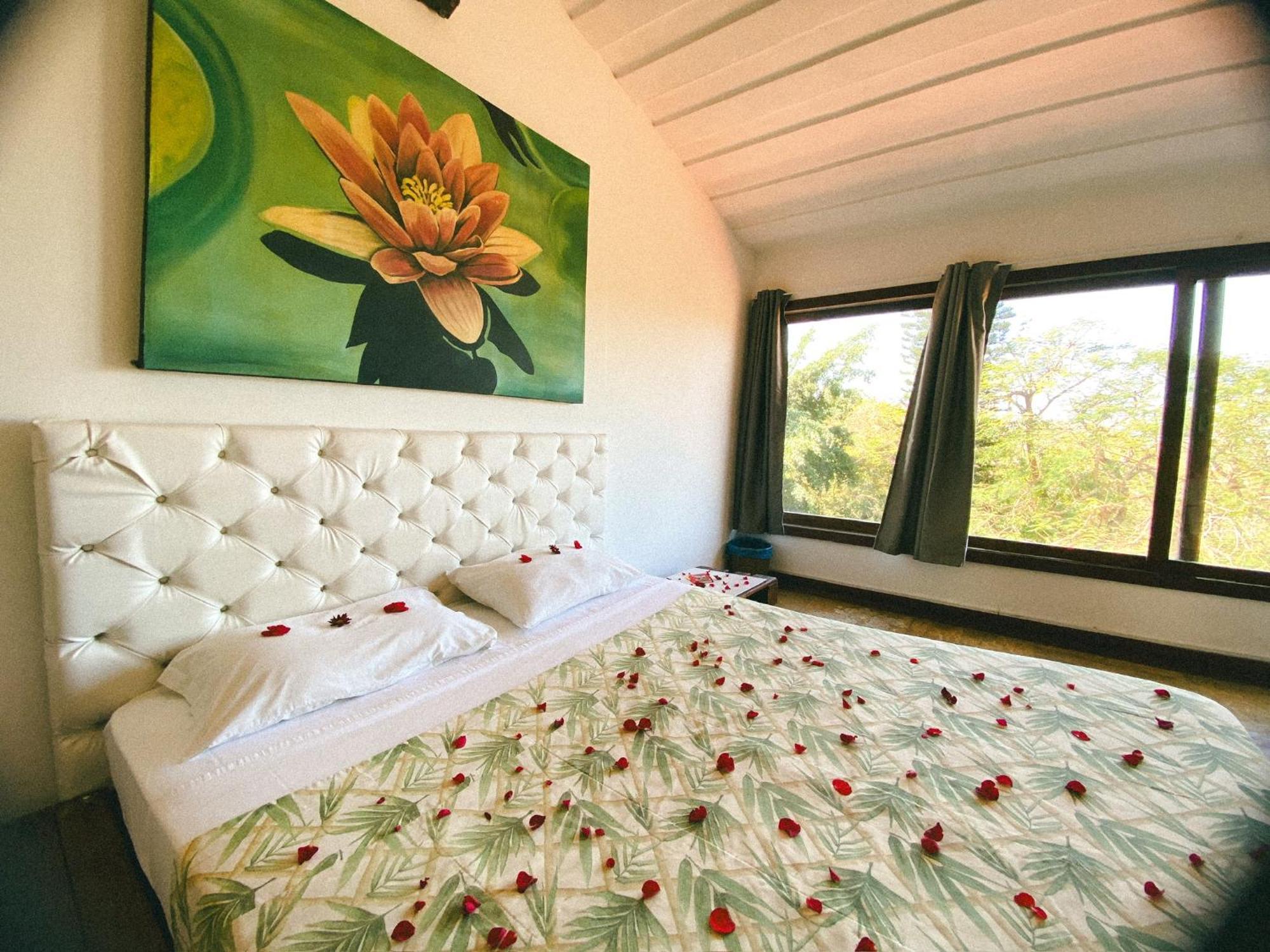 The Eco Palace Hostel Армасан-душ-Бузіус Екстер'єр фото